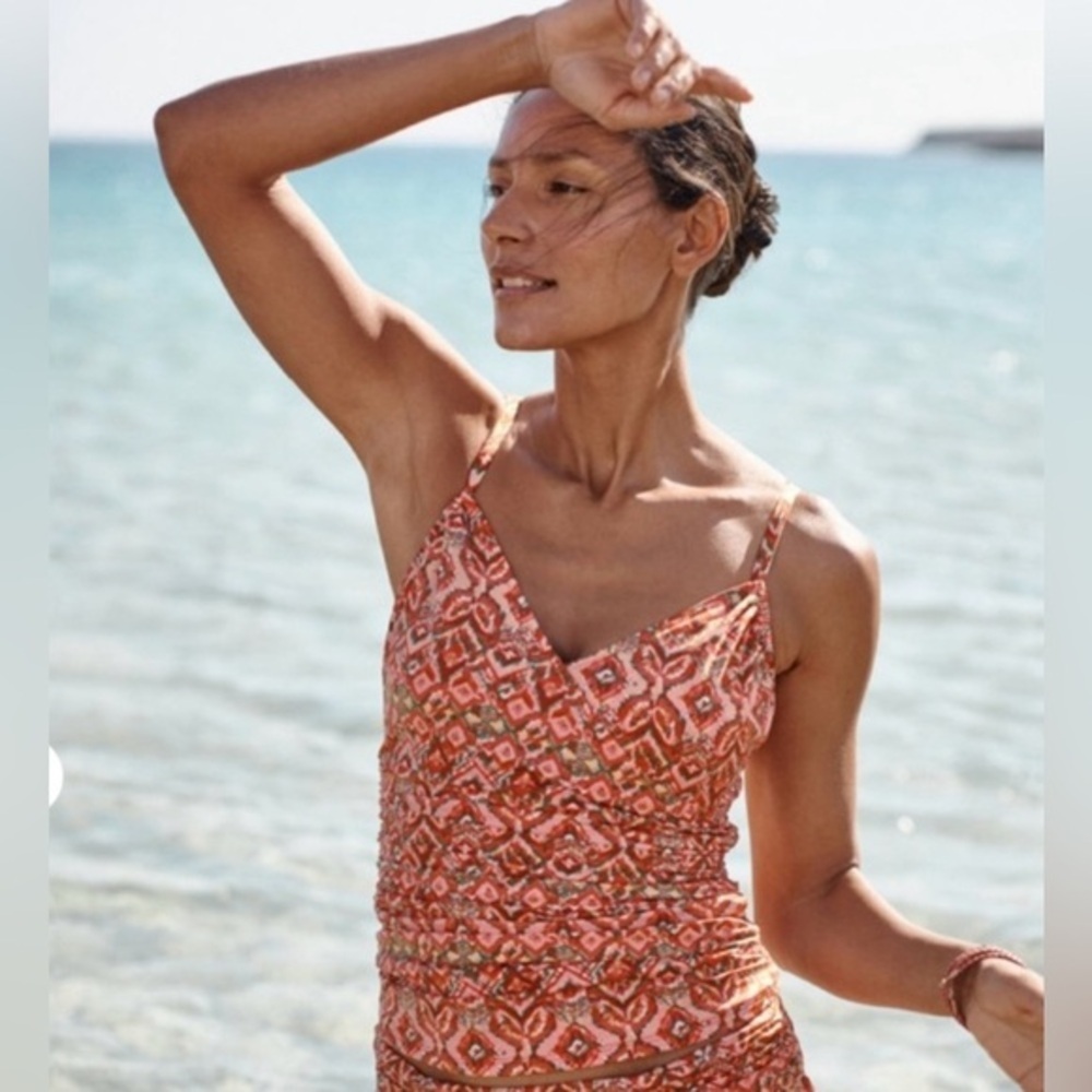 Garnett Hill Womens Underwire Ruched Surplice Tankini top size 6
